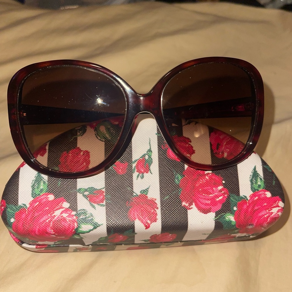 VINTAGE BURBEREY SUNGLASSES